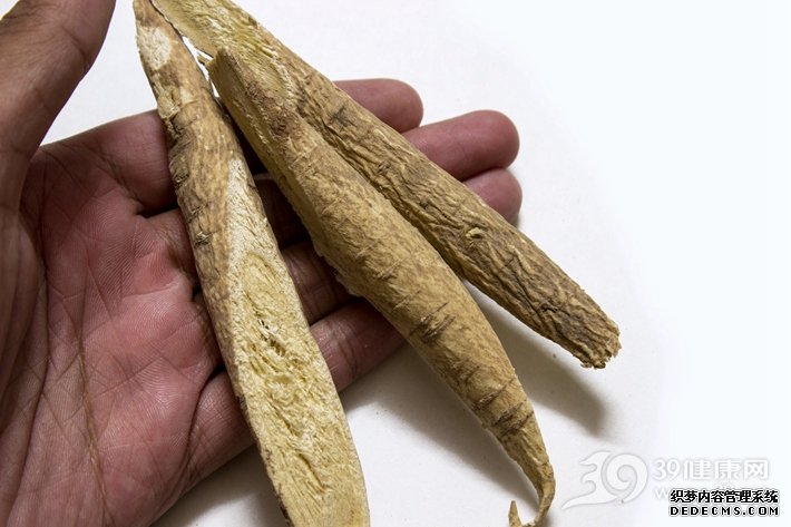 黄芪是“补药之长”，常喝黄芪水，百病不上门！